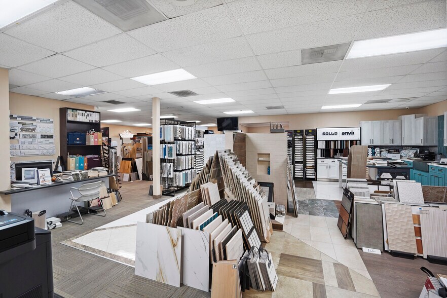 More Photos Of 1301 Foothill Blvd, Azusa Warehouse For Lease