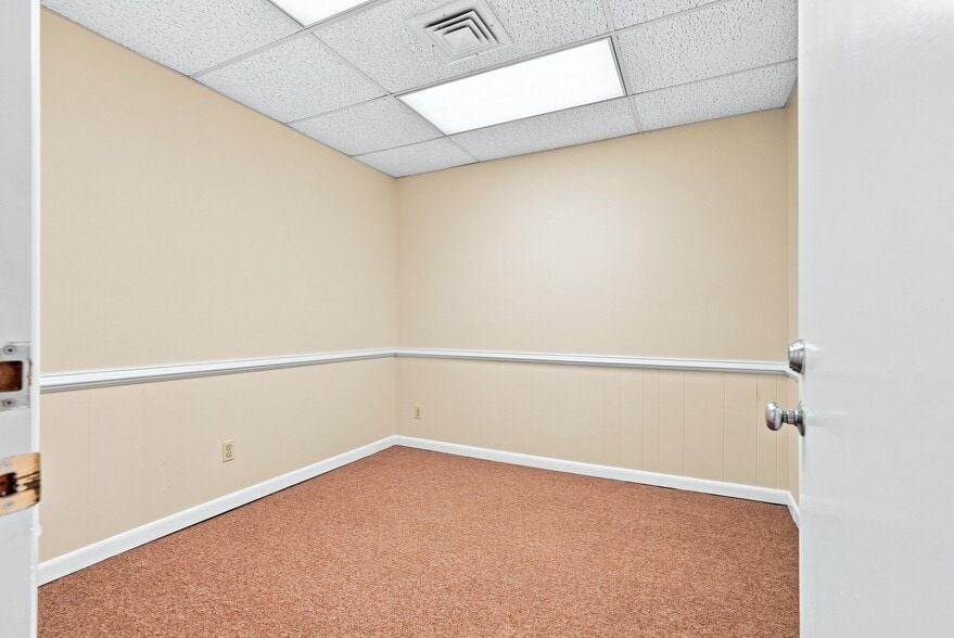 More Photos Of 3506 Memorial Ave, Lynchburg Office For Sale
