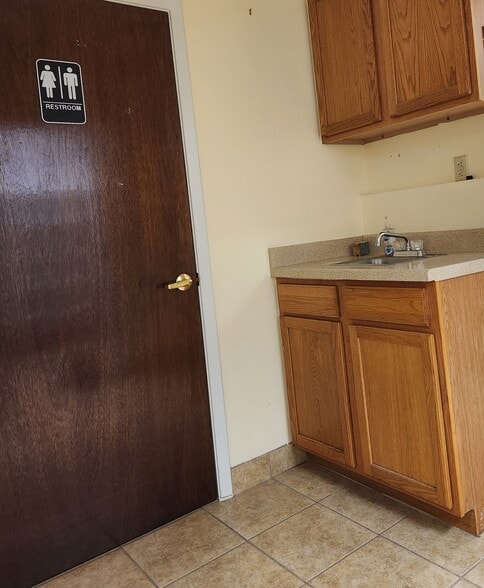 More Photos Of 10221 Desert Sands St, San Antonio Unknown For Lease