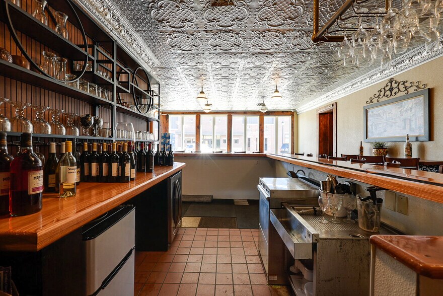 More Photos Of 312 S Hudson St, Buckner Restaurant For Sale