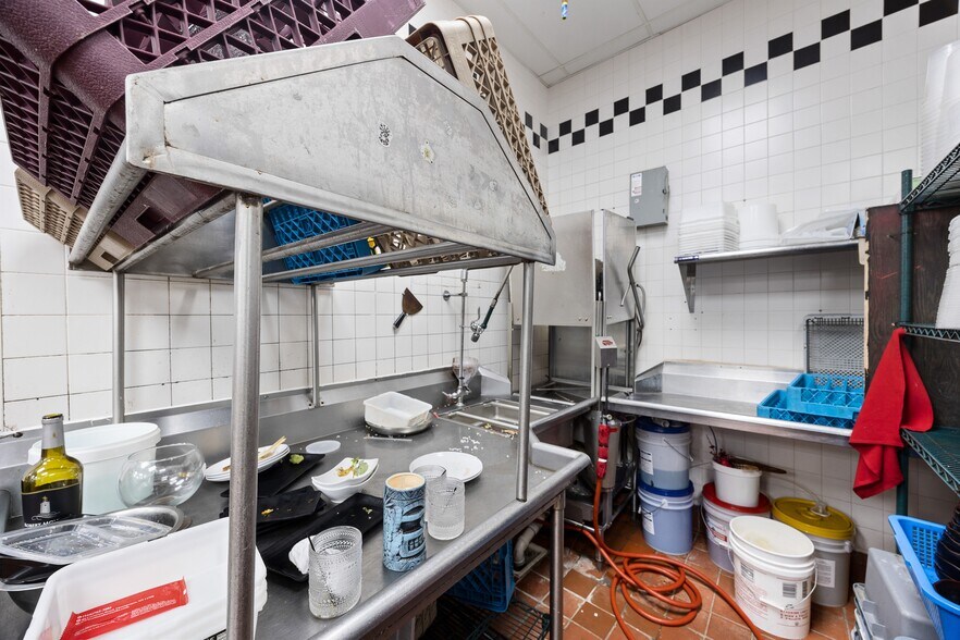 More Photos Of 45 Carmans Rd, Massapequa Restaurant For Sale