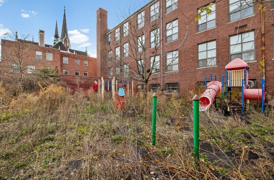 More Photos Of 8231 S South Shore Dr, Chicago Schools For Sale