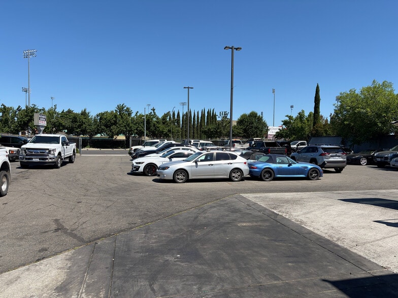 More Photos Of 2216 Sutterville Rd, Sacramento Auto Dealership For Lease