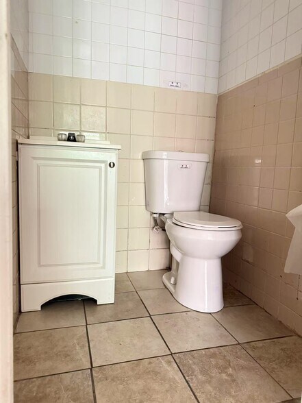 More Photos Of 3624 Union St, Flushing Storefront Retail Residential For Lease