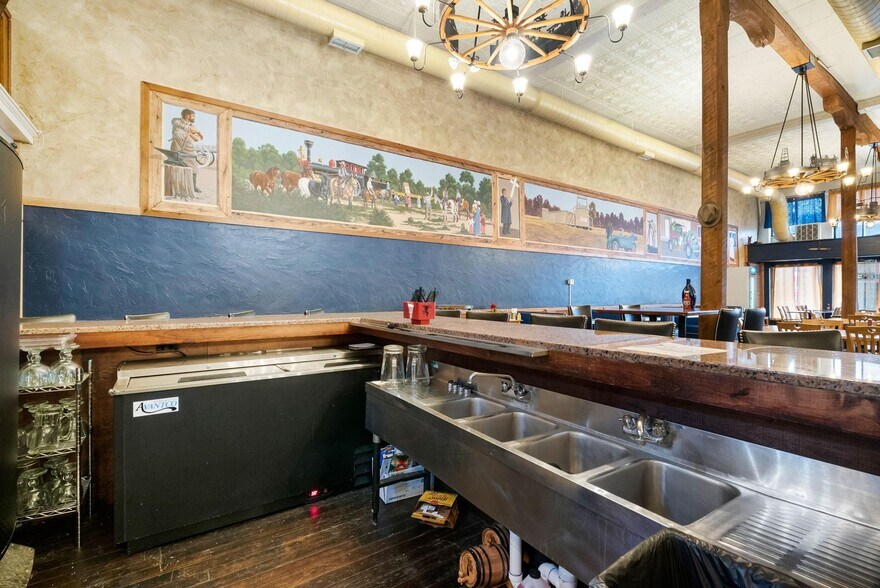 More Photos Of 100 N Texas St, De Leon Storefront Retail Office For Sale