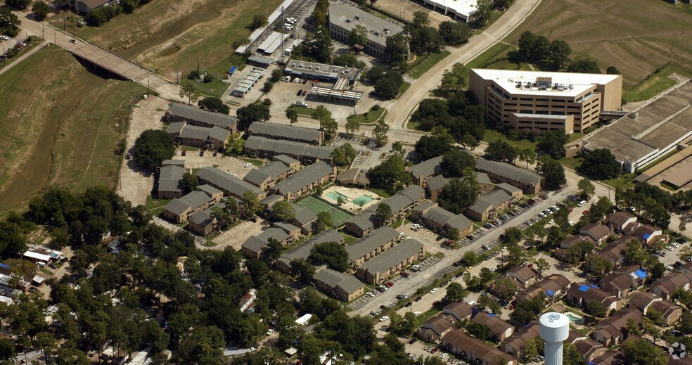 More Photos Of 12803 Northborough Dr, Houston Apartments For Sale