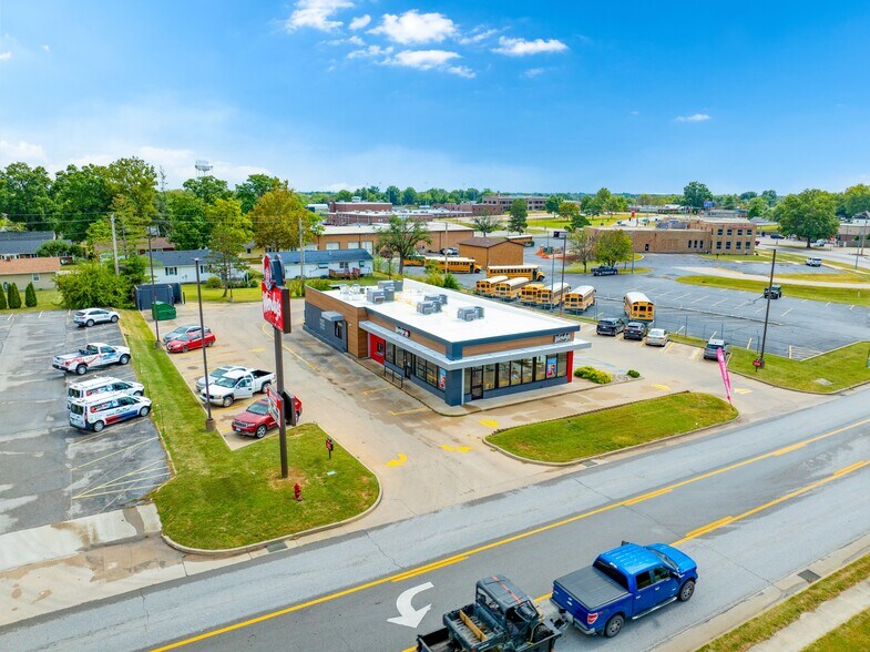 More Photos Of 1202 N Missouri St, Macon Fast Food For Sale