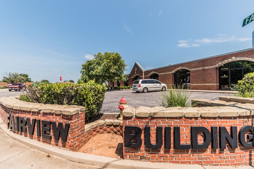 Primary Photo Of 730 Fairview Ave, Bowling Green Office Residential For Lease