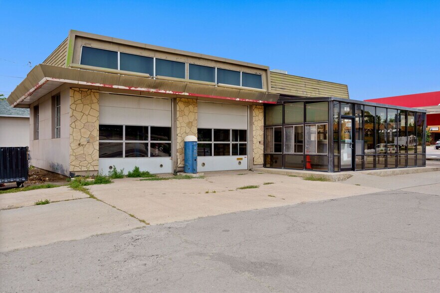 More Photos Of 1822 Logan Ave, Cheyenne Service For Sale