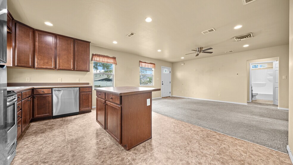 More Photos Of 421 Aspen Ave, Fruita Storefront Retail Residential For Sale
