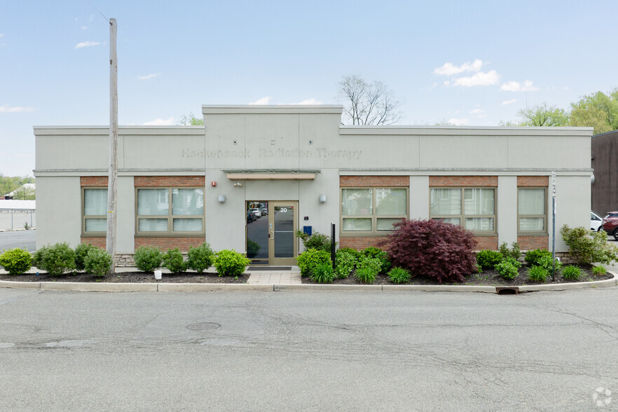 Primary Photo Of 20 Woodridge Ave, Hackensack Medical For Sale