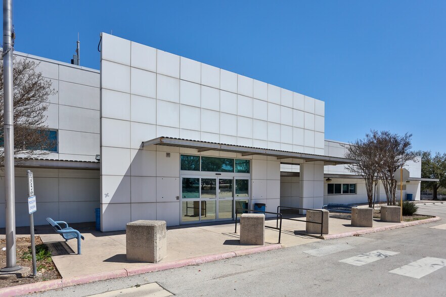 More Photos Of 7000 San Pedro Ave, San Antonio Storefront Retail Office For Sale