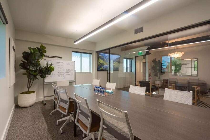 More Photos Of 2525 N Naomi St, Burbank Movie Radio TVStudio For Sale