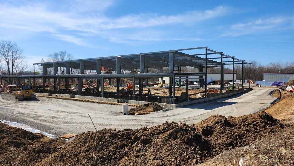 More Photos Of 2 Lear Jet Lane, Latham Light Manufacturing For Lease