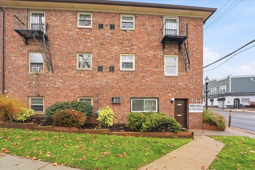 More Photos Of 741 Bloomfield Ave, Verona Office For Sale