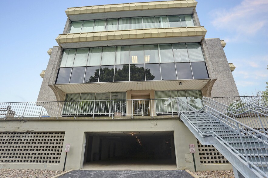 More Photos Of 355 N 21st St, Camp Hill Medical For Lease