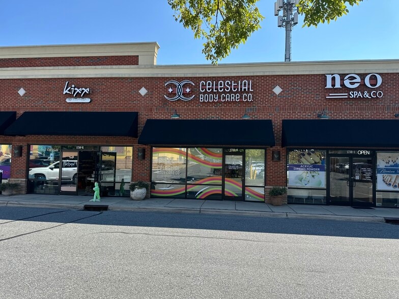 Primary Photo Of 1730 E Woodlawn Rd, Charlotte General Retail For Lease