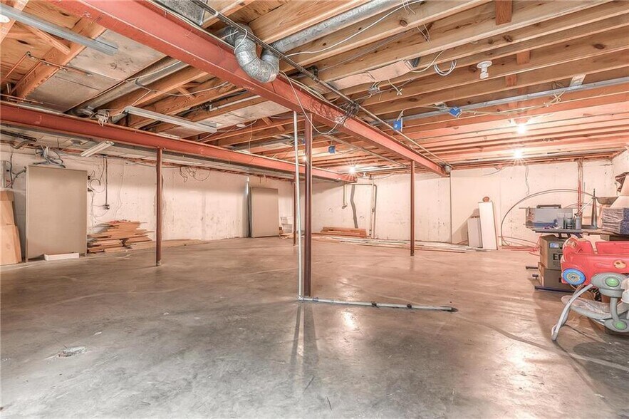 More Photos Of 4 W Monroe St, Buckner Office For Sale