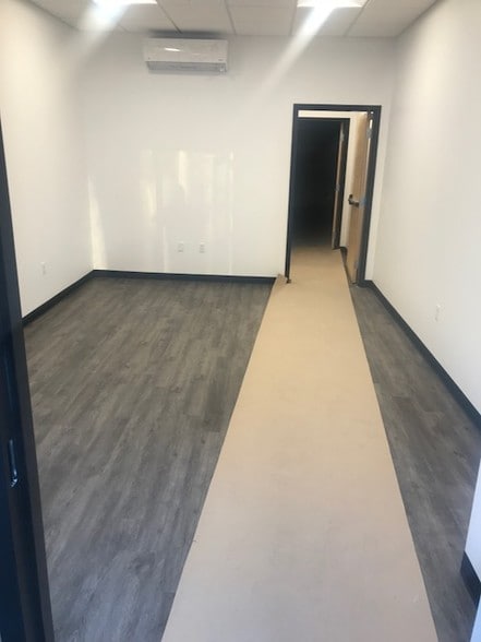 More Photos Of 10 Charlesview Rd, Hopedale Warehouse For Lease