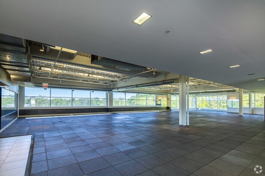 More Photos Of 799 Central Ave, Highland Park Storefront Retail Office For Lease