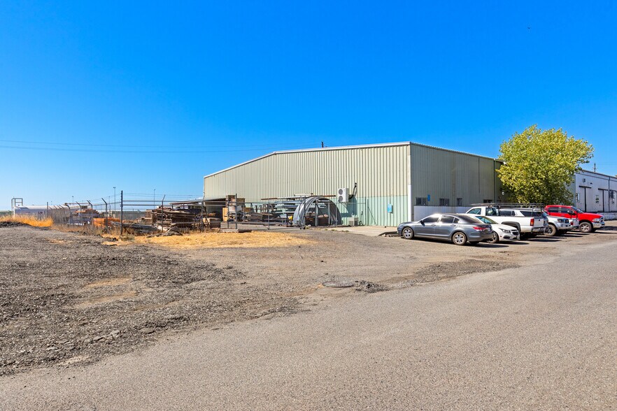 More Photos Of 651 Thunderbolt St, Chico Warehouse For Sale