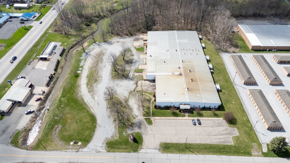 More Photos Of 811 Commerce Dr, Kendallville Manufacturing For Sale