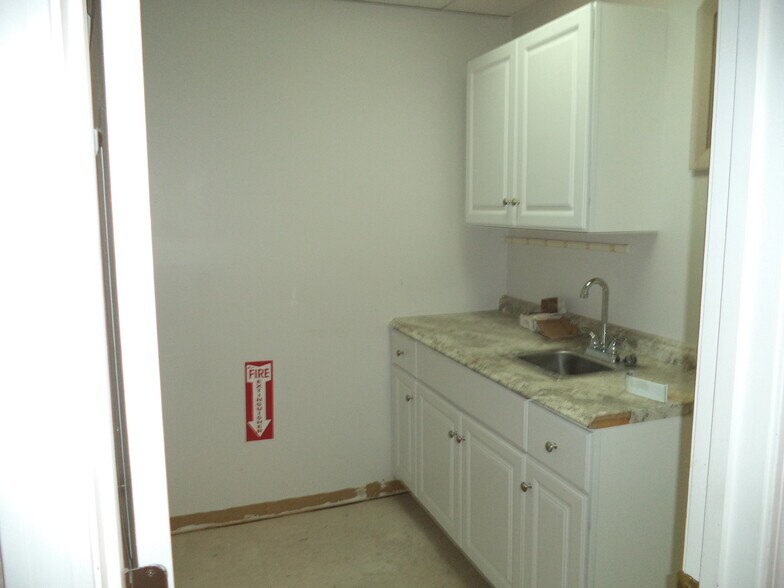 More Photos Of 101 Webster St, Manchester Medical For Lease