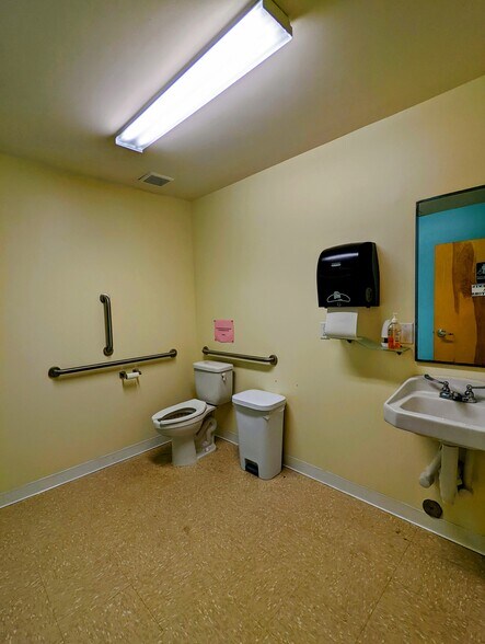 More Photos Of 16021 Kairos Rd, Colonial Heights Medical For Lease