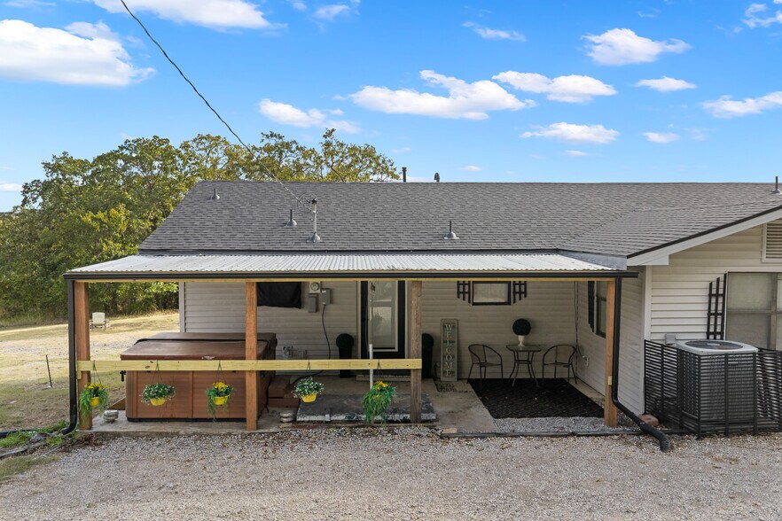 More Photos Of 3133 Chickasaw Trl, Sulphur Restaurant For Sale