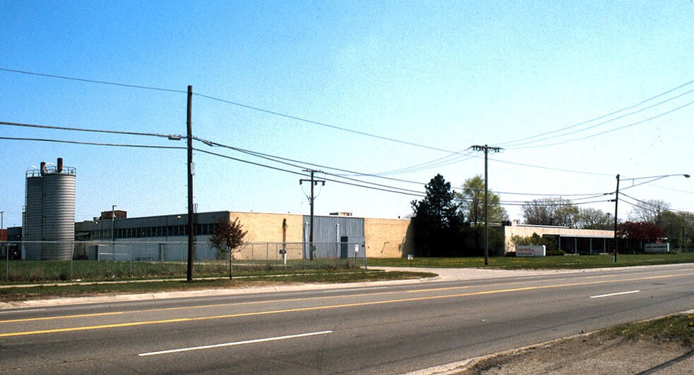 More Photos Of 24030-24060 Hoover Rd, Warren Manufacturing For Sale