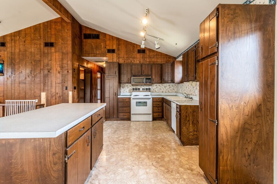 More Photos Of 812 6th St, Harlan Apartments For Sale