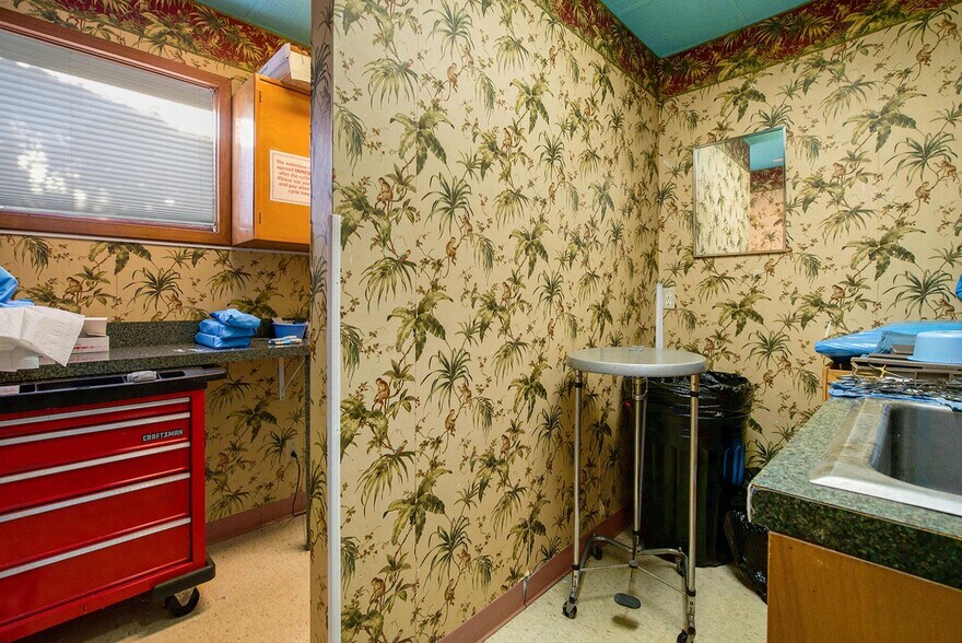 More Photos Of 1514 4th St, Jackson Healthcare For Sale