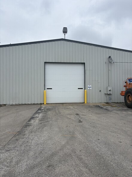More Photos Of 950 E Melendy St, Ludington Distribution For Lease