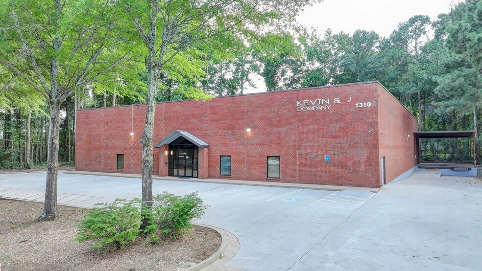 More Photos Of 1310 Capital Cir, Lawrenceville Warehouse For Sale