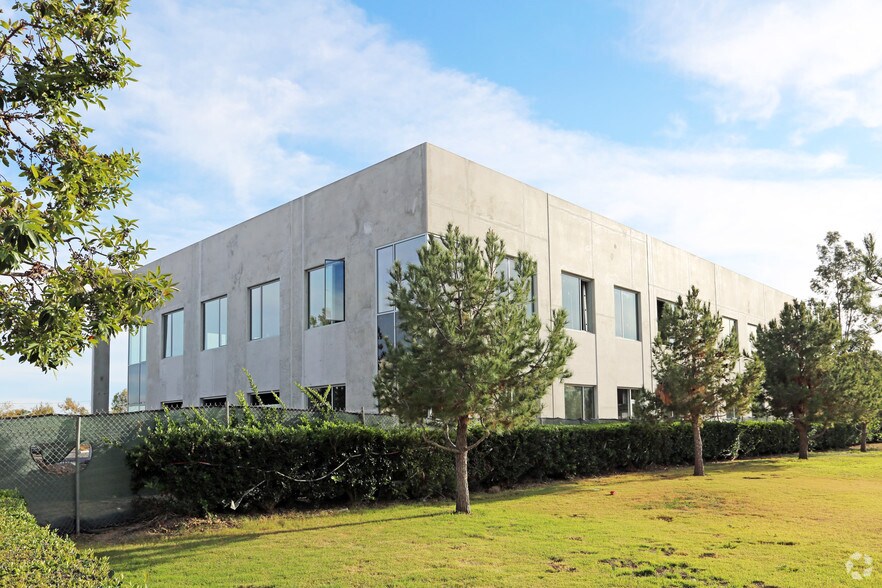 More Photos Of 75 Doppler, Irvine Loft Creative Space For Lease