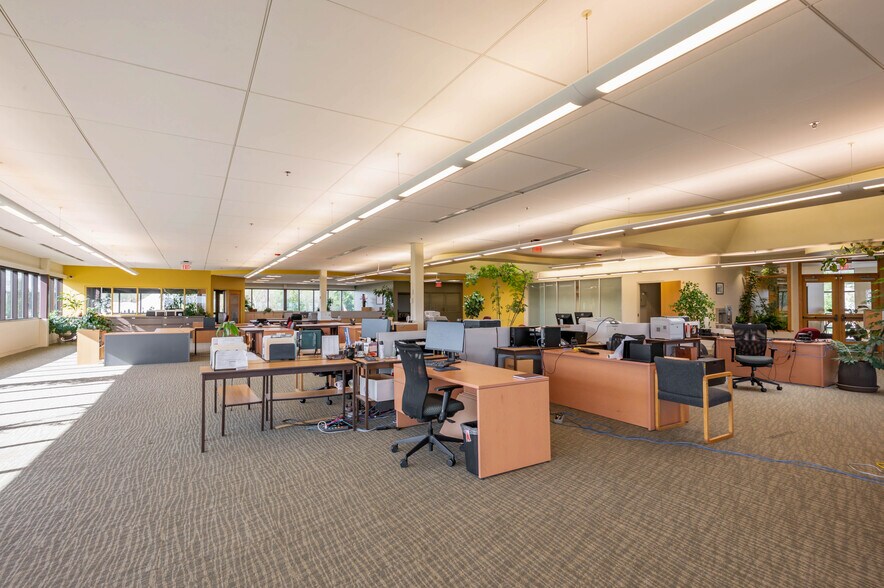 More Photos Of 6 Kitty Hawk Lndg, Londonderry Office For Sale