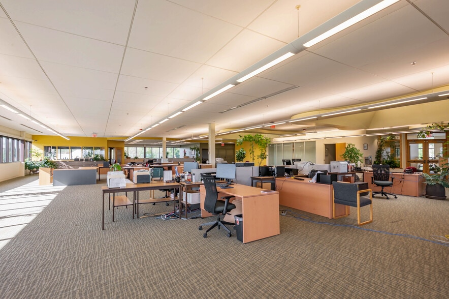 More Photos Of 6 Kitty Hawk Lndg, Londonderry Office For Sale
