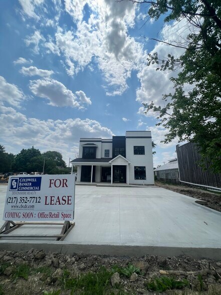 More Photos Of 203 E Oak St, Mahomet Storefront Retail Office For Lease