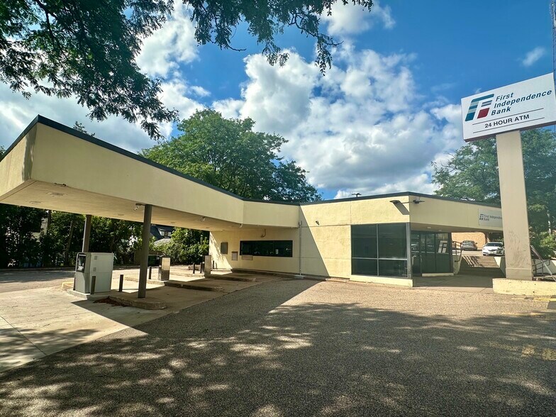 More Photos Of 3410-3430 SE University Ave, Minneapolis General Retail For Sale