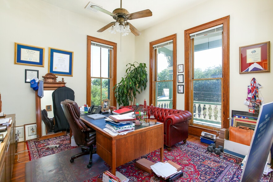 More Photos Of 635 S Presa St, San Antonio Storefront Retail Office For Sale