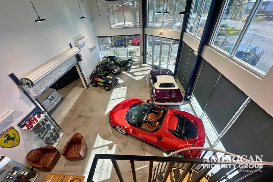 More Photos Of 2011 Whitfield Park Loop, Sarasota Showroom For Sale