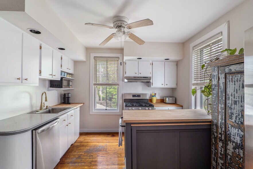 More Photos Of 462-470 2nd Ave, Troy Storefront Retail Residential For Sale