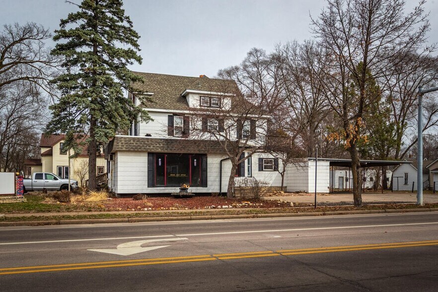 More Photos Of 1601 Jackson St, La Crosse General Retail For Sale