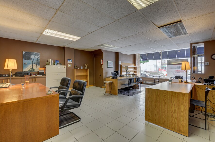 More Photos Of 89 Boul Henri-Bourassa O, Montréal Specialty For Sale