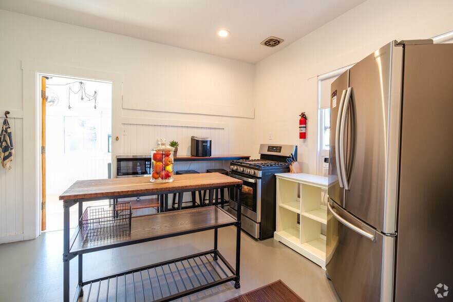 More Photos Of 611 1st St, Napa Storefront Retail Office For Sale