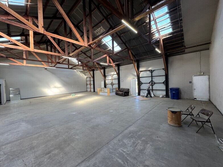 More Photos Of 610 N E St, Madera Warehouse For Lease