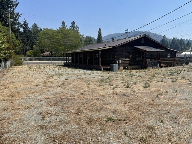 More Photos Of 115 Phillips St, Canyonville General Retail For Sale