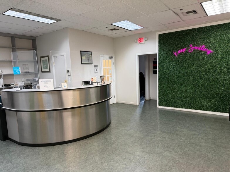 More Photos Of 17515 Jamaica Ave, Jamaica Office For Sale