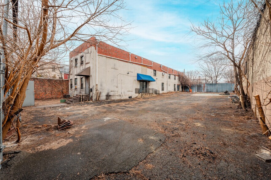 More Photos Of 81 Delavan st, Brooklyn Land For Lease