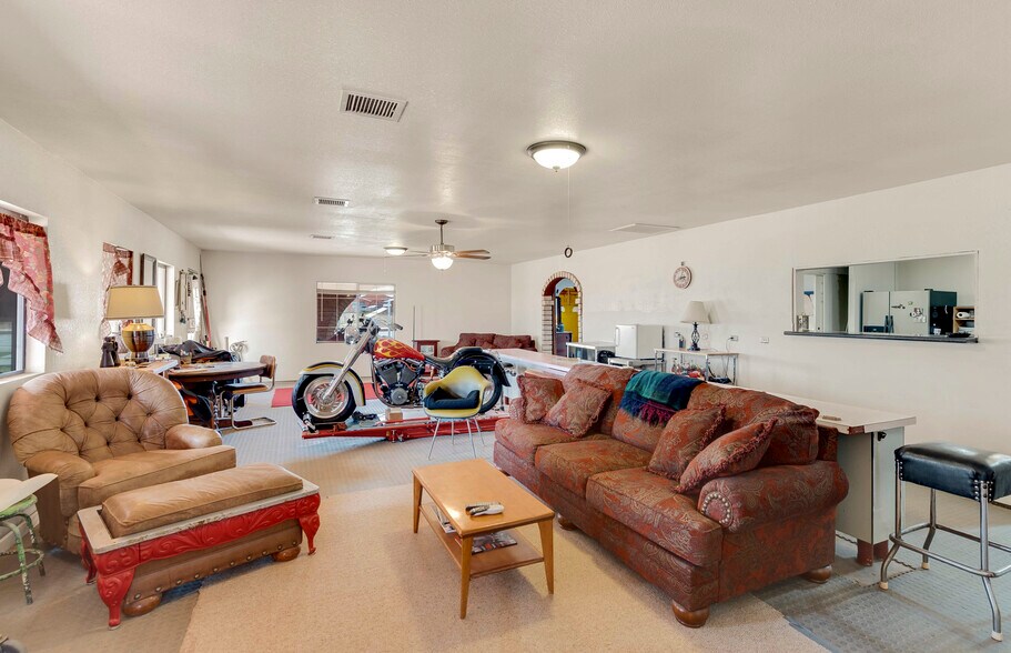 More Photos Of 1216 W Third St, Winslow Showroom For Sale